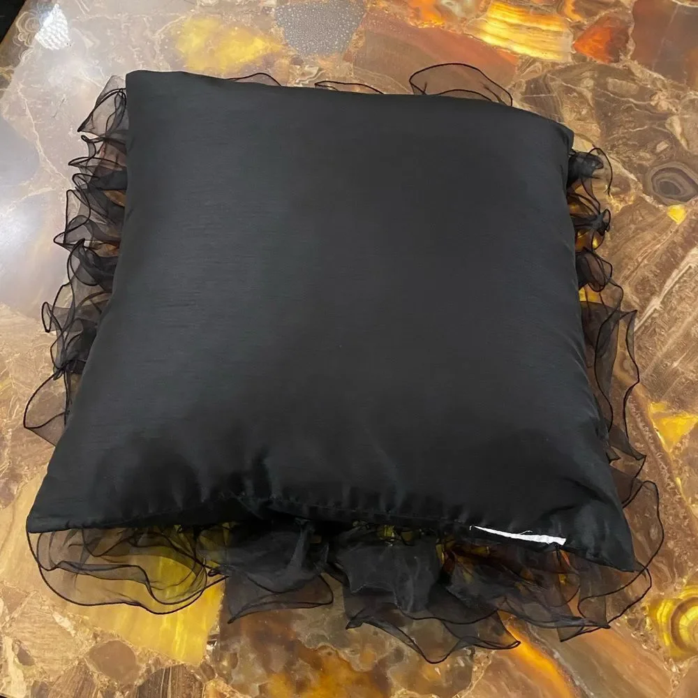 Decorative pillow, 17x17 inch